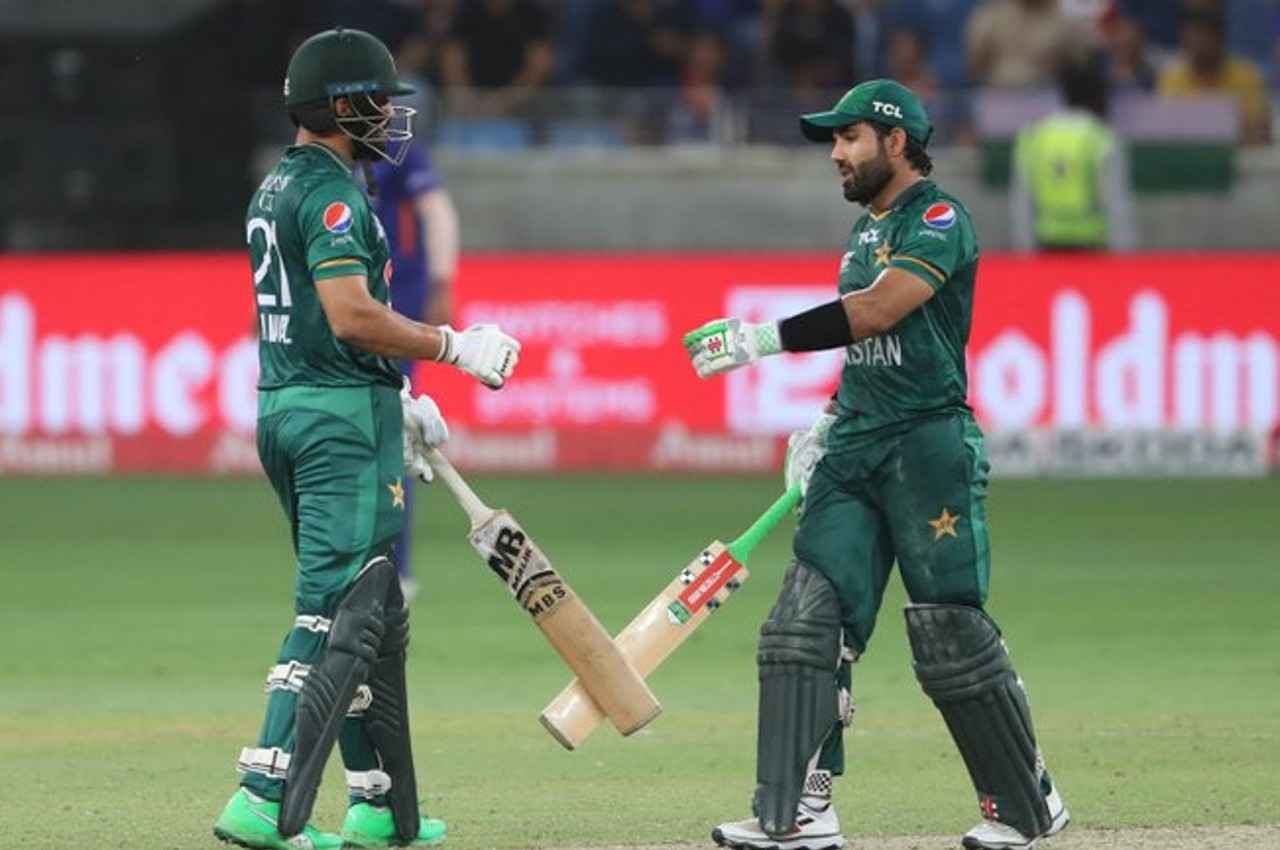 India vs Pakistan LIVE:  रोमांचक मुकाबले में 5 विकेट से जीता पाकिस्तान, रिजवान ने खेली 71 रनों की पारी
