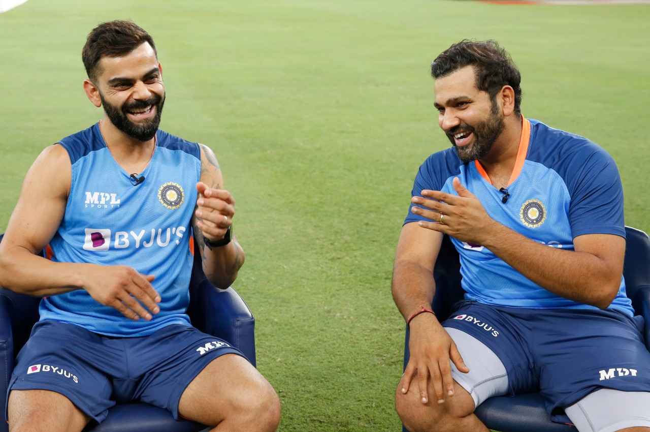 Rohit Sharma took funny interview of Virat Kohli Rohit Sharma took funny interview of Virat Kohli