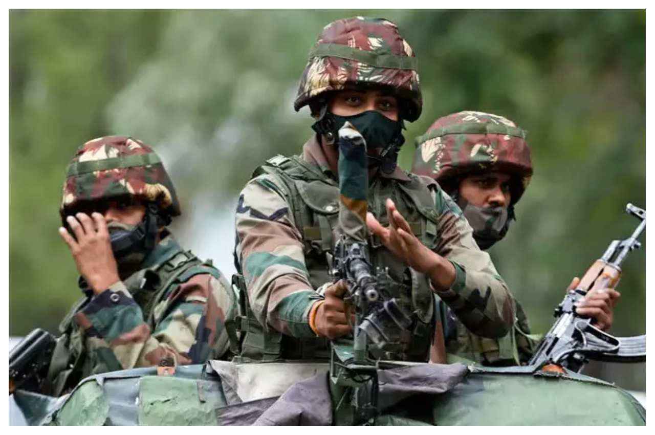 अरुणाचल प्रदेश सीमा पर जंग के साजोसामान से लैस होगी सेना, चिनूक के लिए बनेंगे कई हेलीपैड