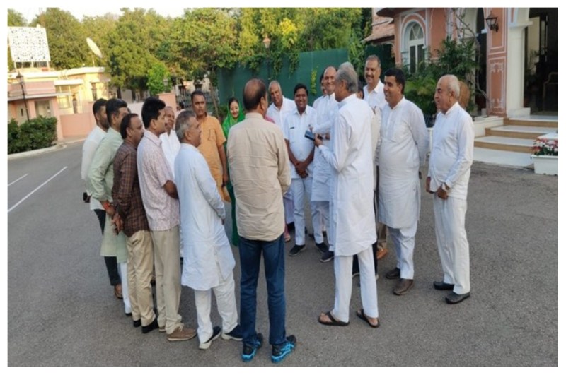 ashok gahlot meeting with mla