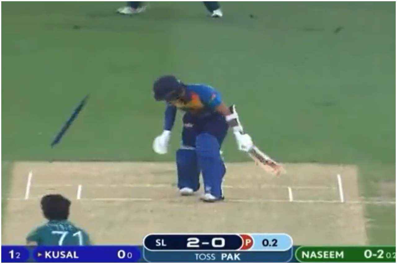 PAK vs SL: फाइनल में नसीम शाह की इनस्विंगर ने मचाई तबाही, हवा में उड़ा डाला स्टंप, देखें वीडियो