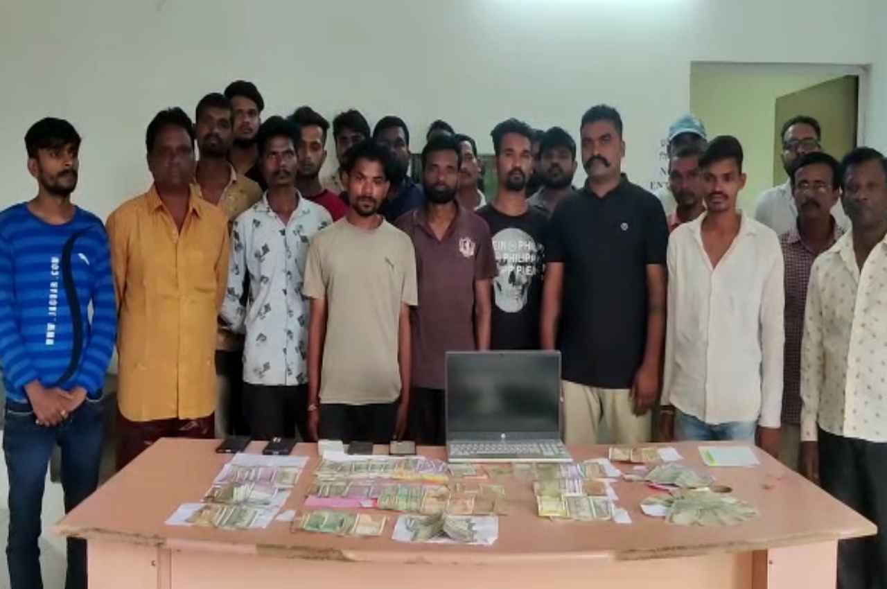 Chhattisgarh: सटोरियों के खिलाफ बड़ी कार्रवाई, महादेव बुक ऑनलाइन सट्टा चलाने वाले 24 आरोपी गिरफ्तार