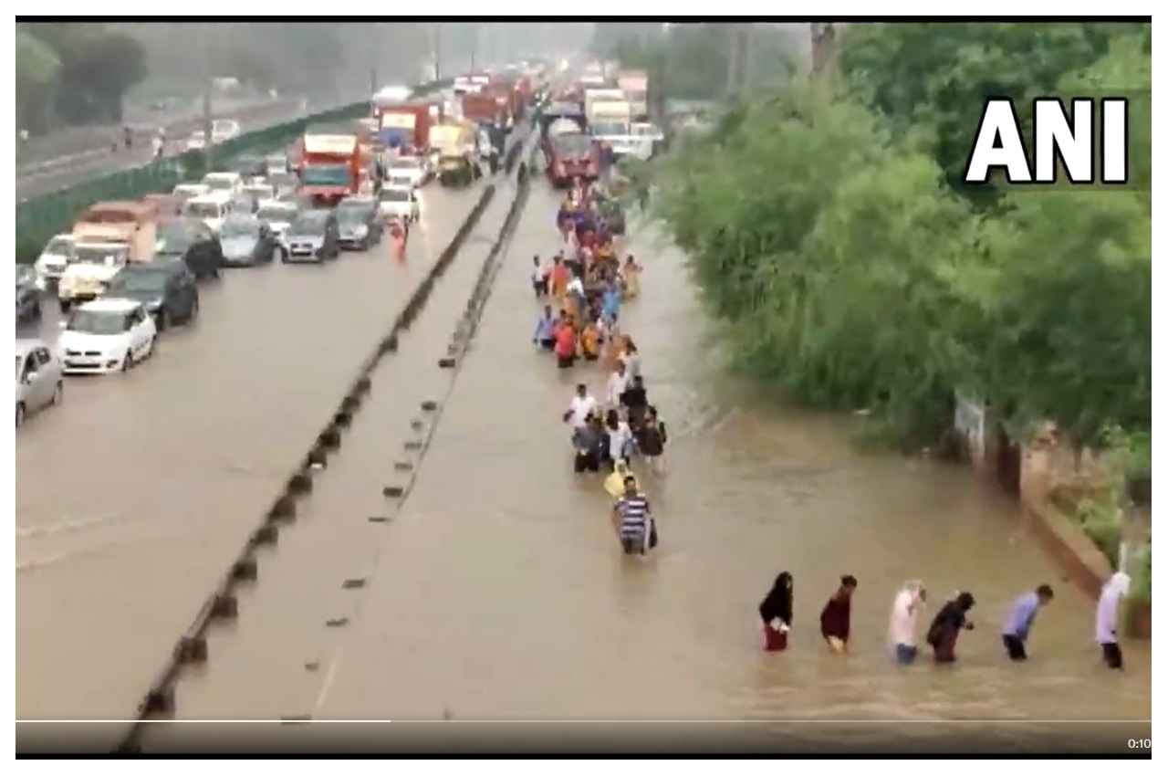 delhi gurugram jaam waterlogging delhi gurugram jaam waterlogging