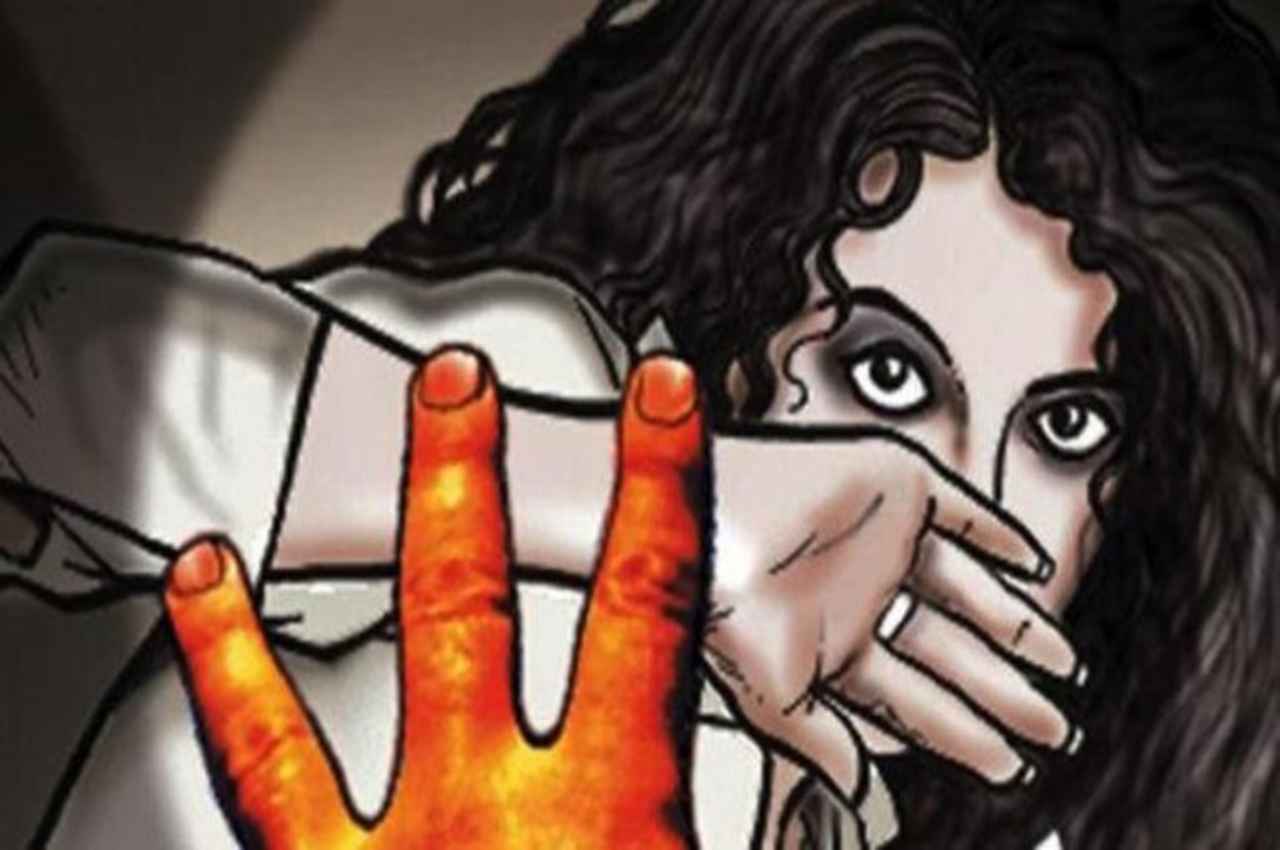 Ayodhya: स्कूल जा रही दो बहनों के मनचलों ने फाड़े कपड़े, भीड़ ने एक को दबोचा तो सामने आई बड़ी हकीकत