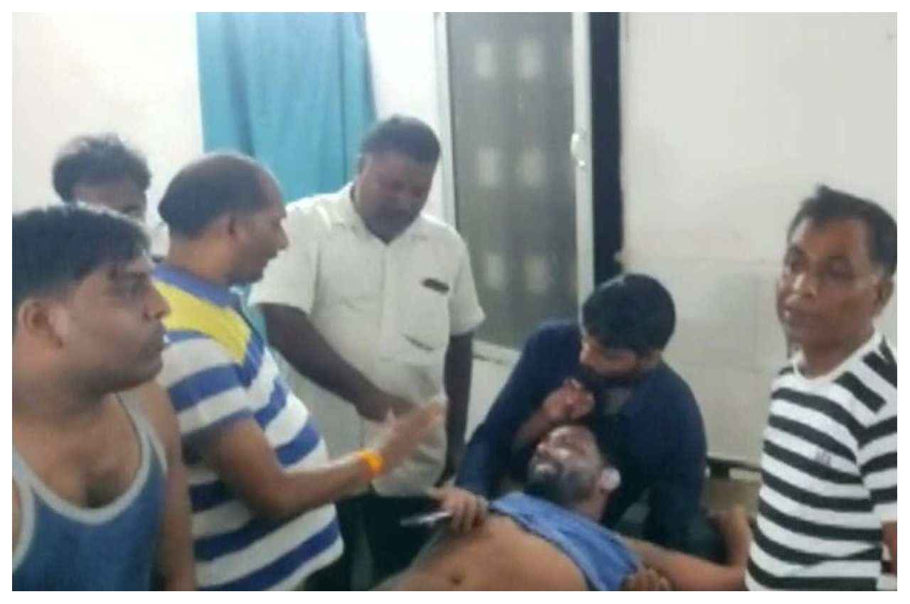 झारखंड: युवक पर पेट्रोल डालकर जिंदा जलाने की कोशिश, सिर और चेहरा बुरी तरह झुलसा