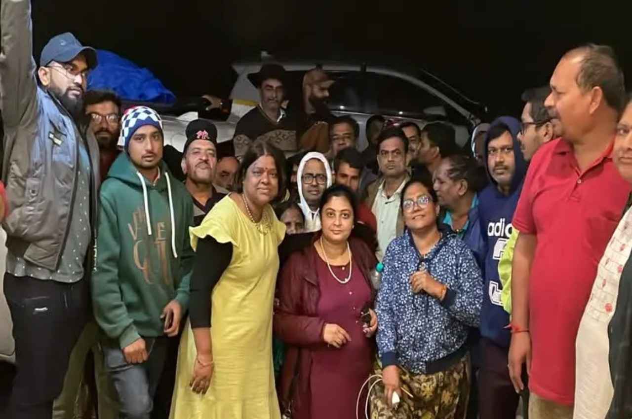 Rajasthan: केदारनाथ में 36 घंटे से होटल में फंसे राजस्थान के सैकड़ों यात्री, प्रशासन से लगाई मदद की गुहार