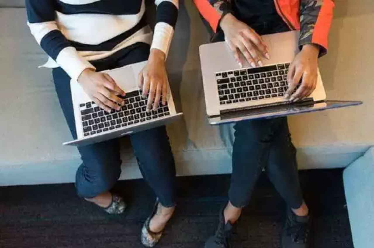 Laptop Tips and Tricks: इन टिप्स से लैपटॉप हो जाएगा एकदम नया!
