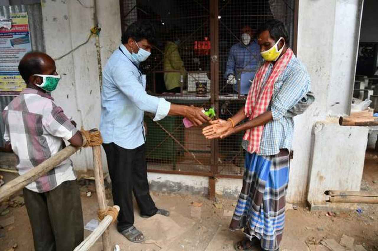 राशन की दुकानों पर अब शराब भी मिलेगी? डीलर्स फेडरेशन ने केंद्र को पत्र लिखकर इसकी अनुमति मांगी