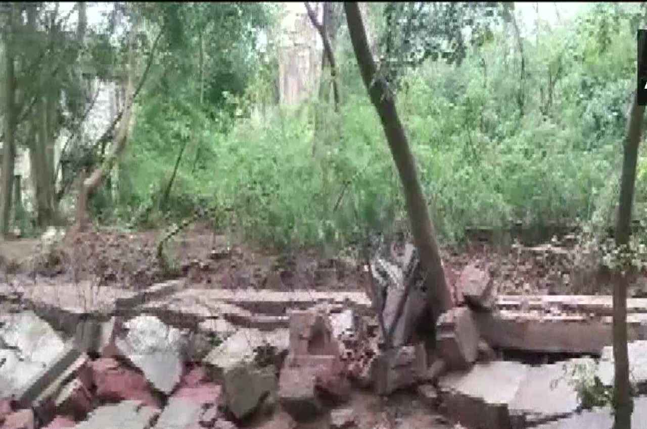 Lucknow News: लखनऊ में भारी बारिश के कारण गिरी दीवार, नौ लोगों की मौत, 2 घायल