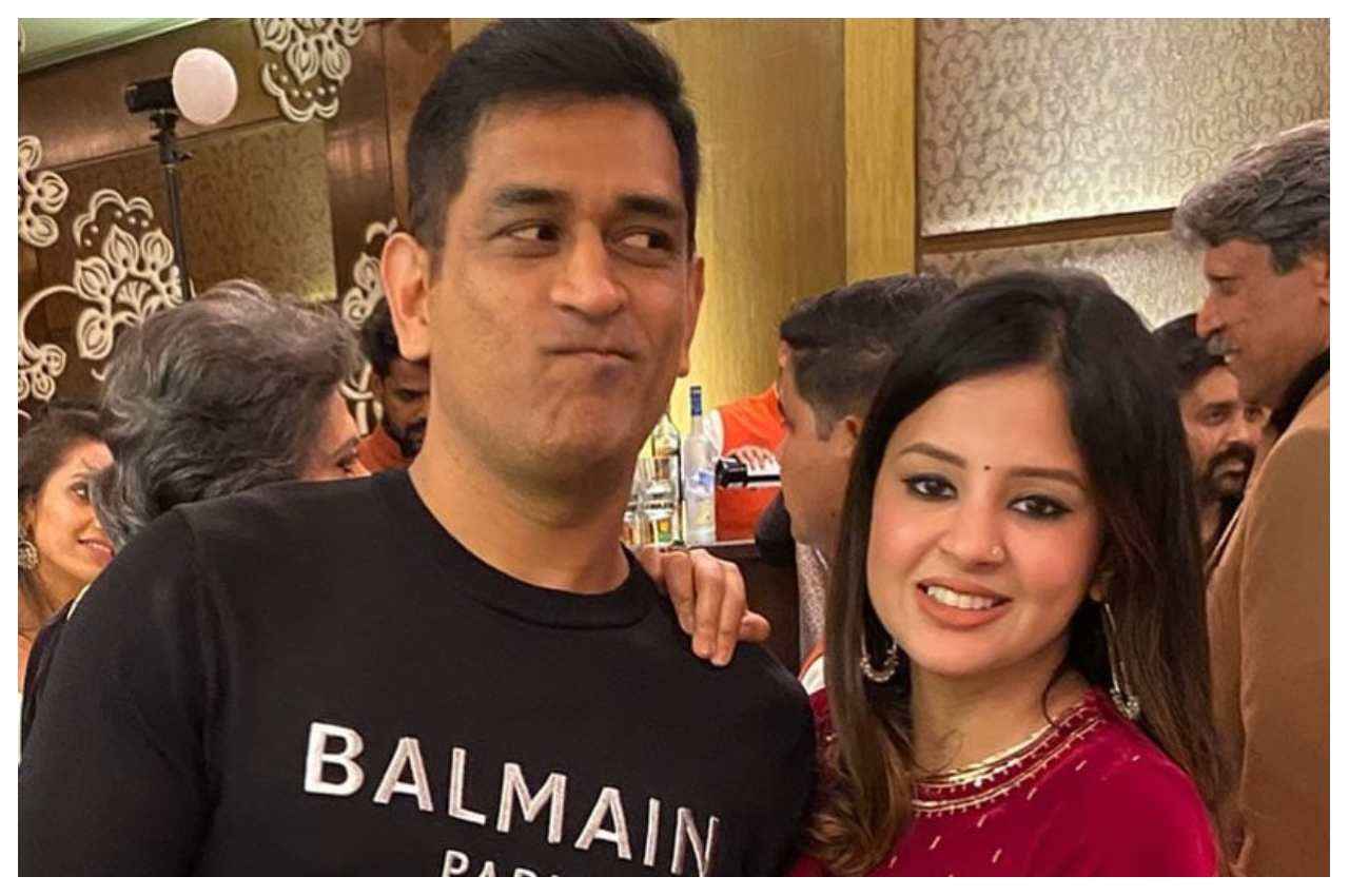 MS Dhoni Video: देर रात धोनी से भिड़ गईं साक्षी, थलाइवा बोले-फॉलोअर्स बढ़ाने के लिए कर रही हो ऐसा