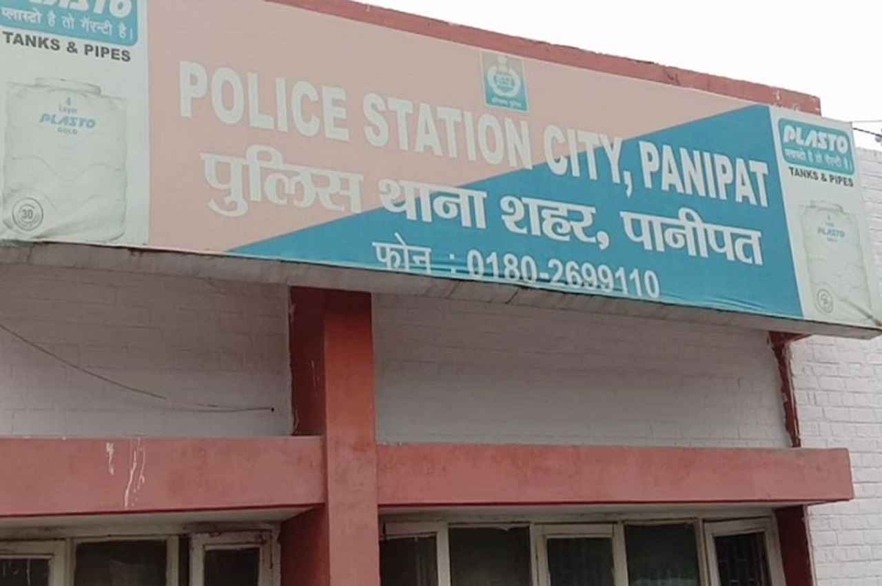 Haryana: सीसीटीवी कैमरे पर लाल स्प्रे कर 17.37 लाख रुपयों से भरा एटीएम उखाड़ ले गए बदमाश, जांच में जुटी पुलिस