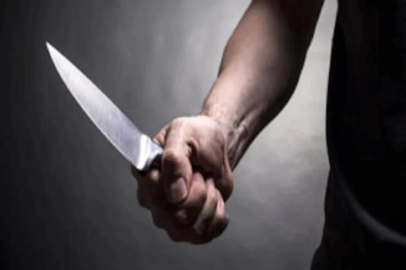 प्रेम प्रसंग के चलते चाकू मारा