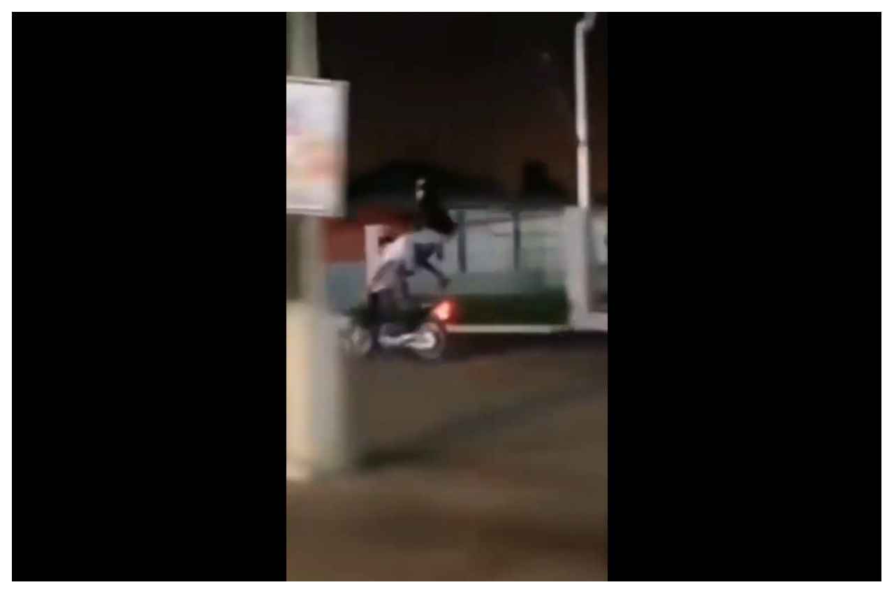 Viral Video: ‌पांच फीट हवा में उछलकर युवती फिर स्कूटी पर आ बैठी, देखें रोंगटे खड़े कर देने वाला वीडियो