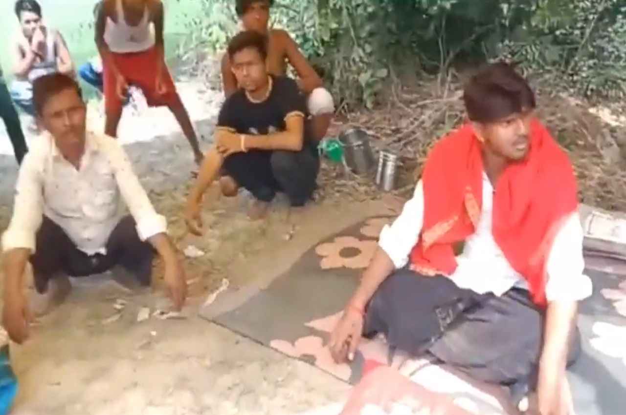 Unnao: 169 रुपये में ऑनलाइन मंगाईं मूर्तियां से गांववालों को ठगा, फिर पुलिस ने अकल लगाई ठिकाने