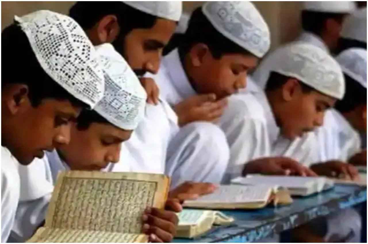 UP में मदरसा शिक्षा परिषद का बड़ा फैसला, अब छह घंटे चलेंगे मदरसे, दुआ और राष्ट्रगान से होगी शुरुआत