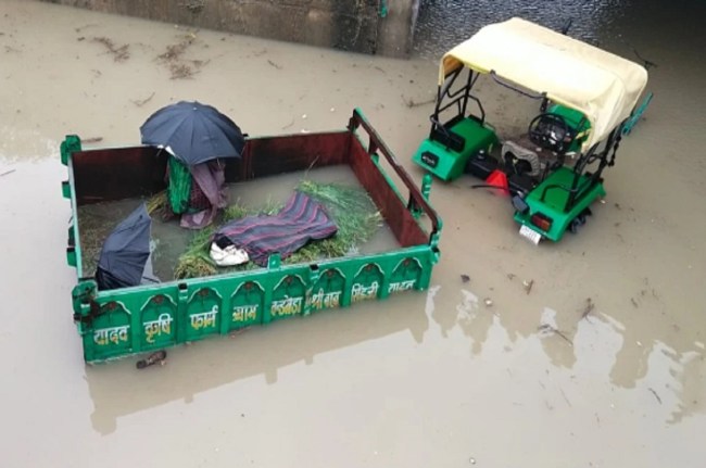 ट्रेक्टर पर शव