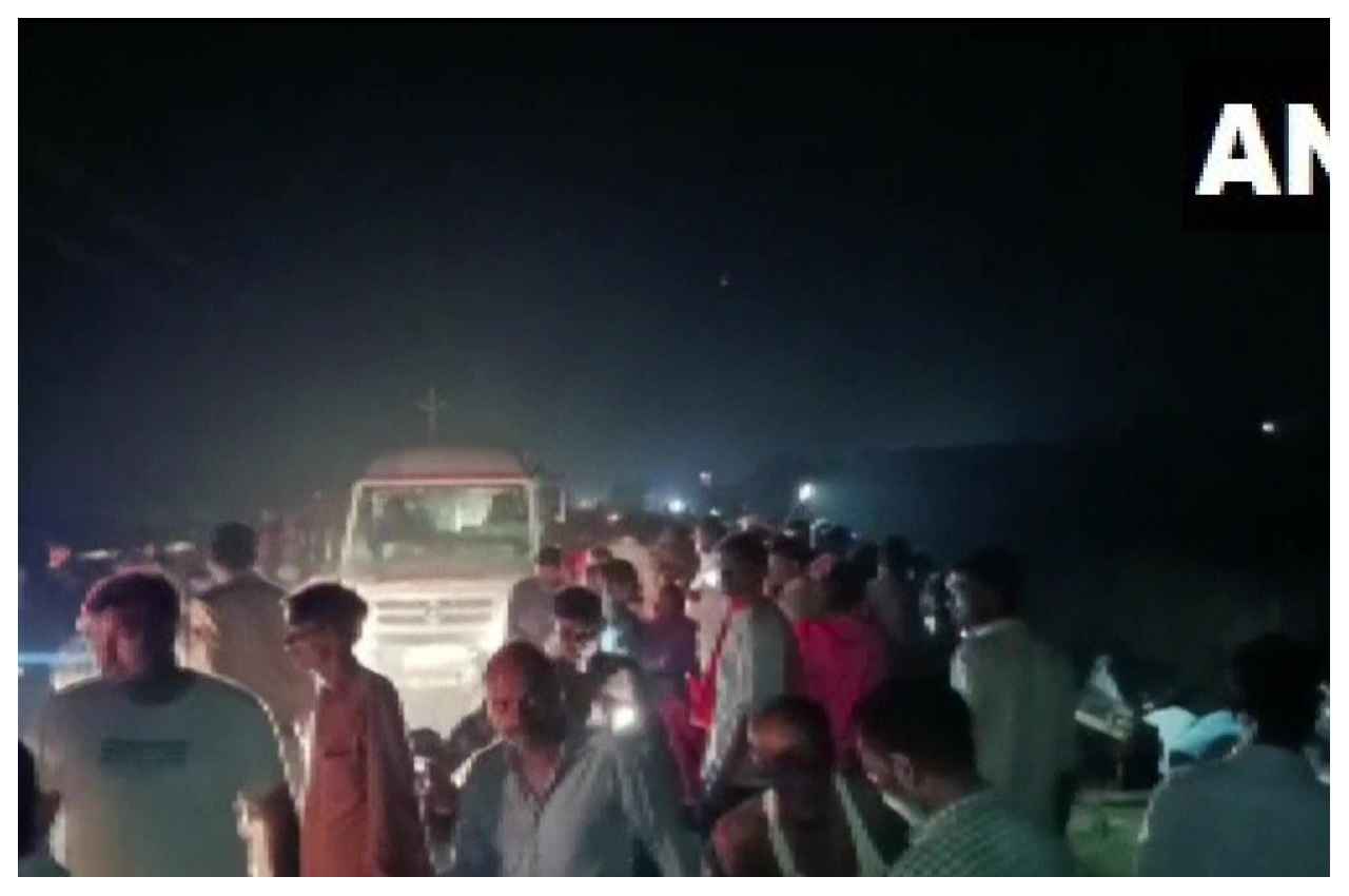 कानपुर में बड़ा हादसा, मंदिर से लौट रही ट्रैक्टर ट्रॉली पलटी, 22 लोगों की मौत और 50 से अधिक घायल