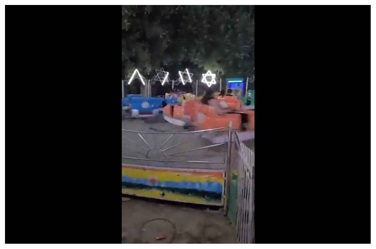 गाजियाबाद में झूला टूटा