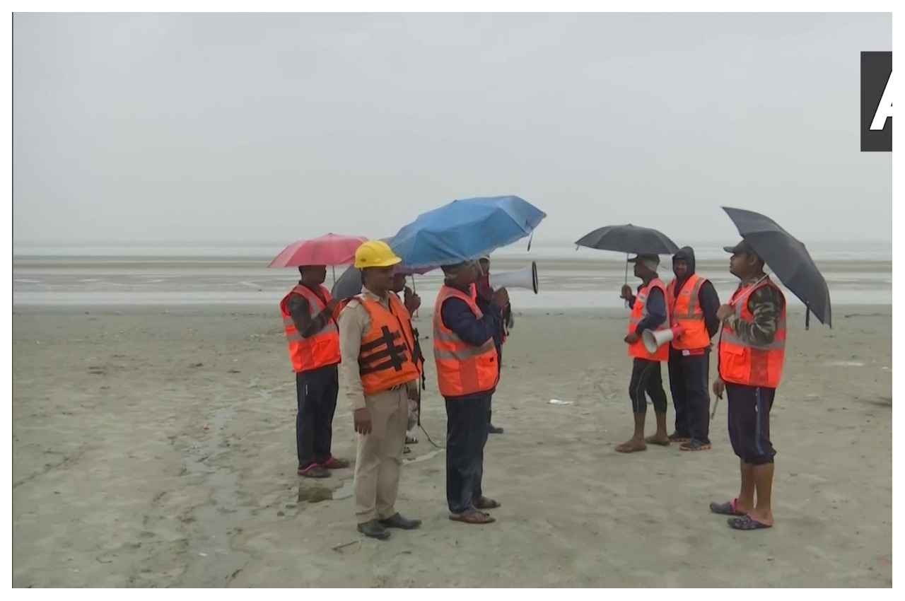 Cyclone Sitrang: वेस्ट बंगाल में समुद्र तट पर जाने से रोक, दुकानें बंद, यह एडवाइजारी की गई जारी