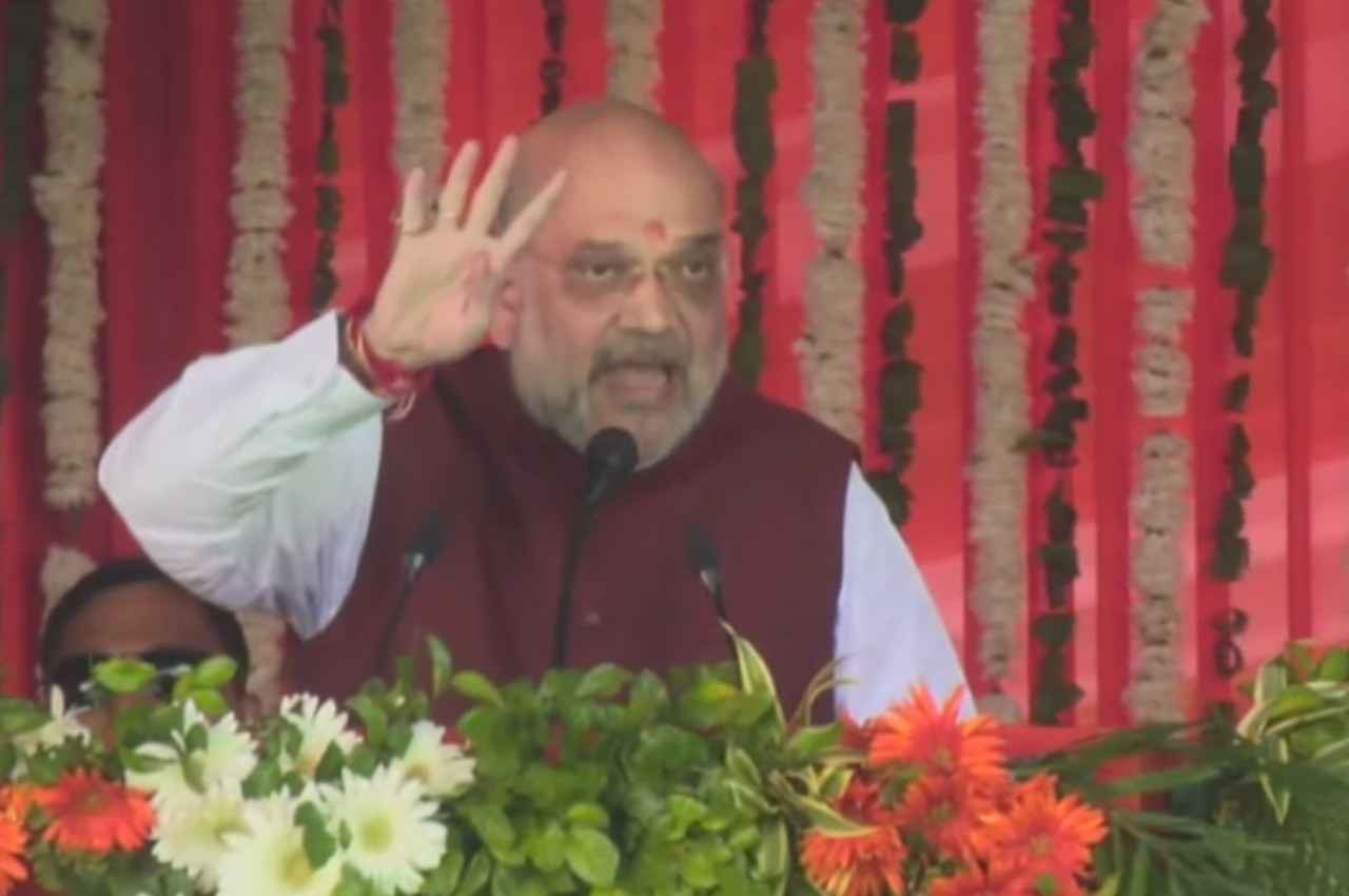 'जम्मू-कश्मीर में तीन परिवारों ने भ्रष्टाचार करने में कोई कसर नहीं छोड़ी थी', राजौरी की रैली में बोले अमित शाह