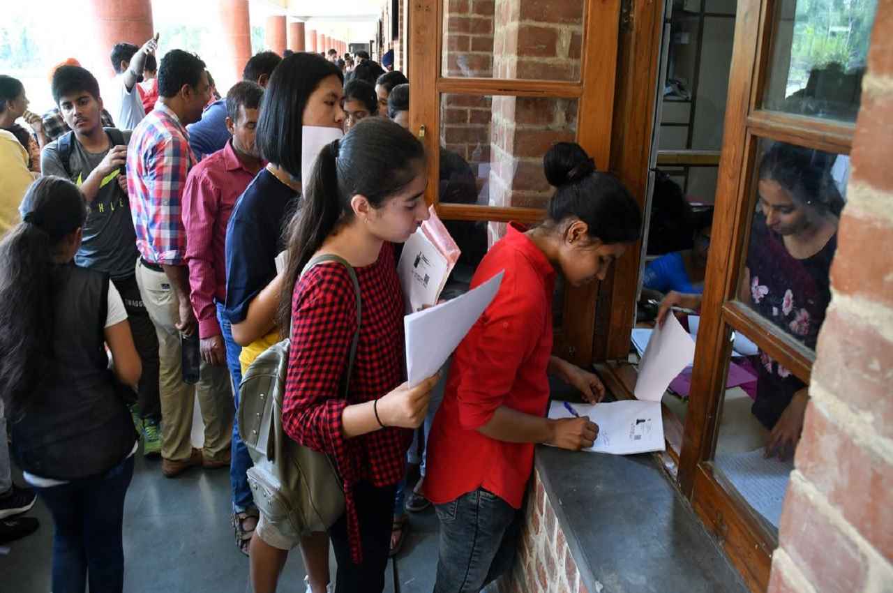 Allahabad University Admission 2022: इलाहाबाद पीजी एडमिशन के लिए रजिस्ट्रेशन शुरू, यहां देखें कट-ऑफ मार्क्स