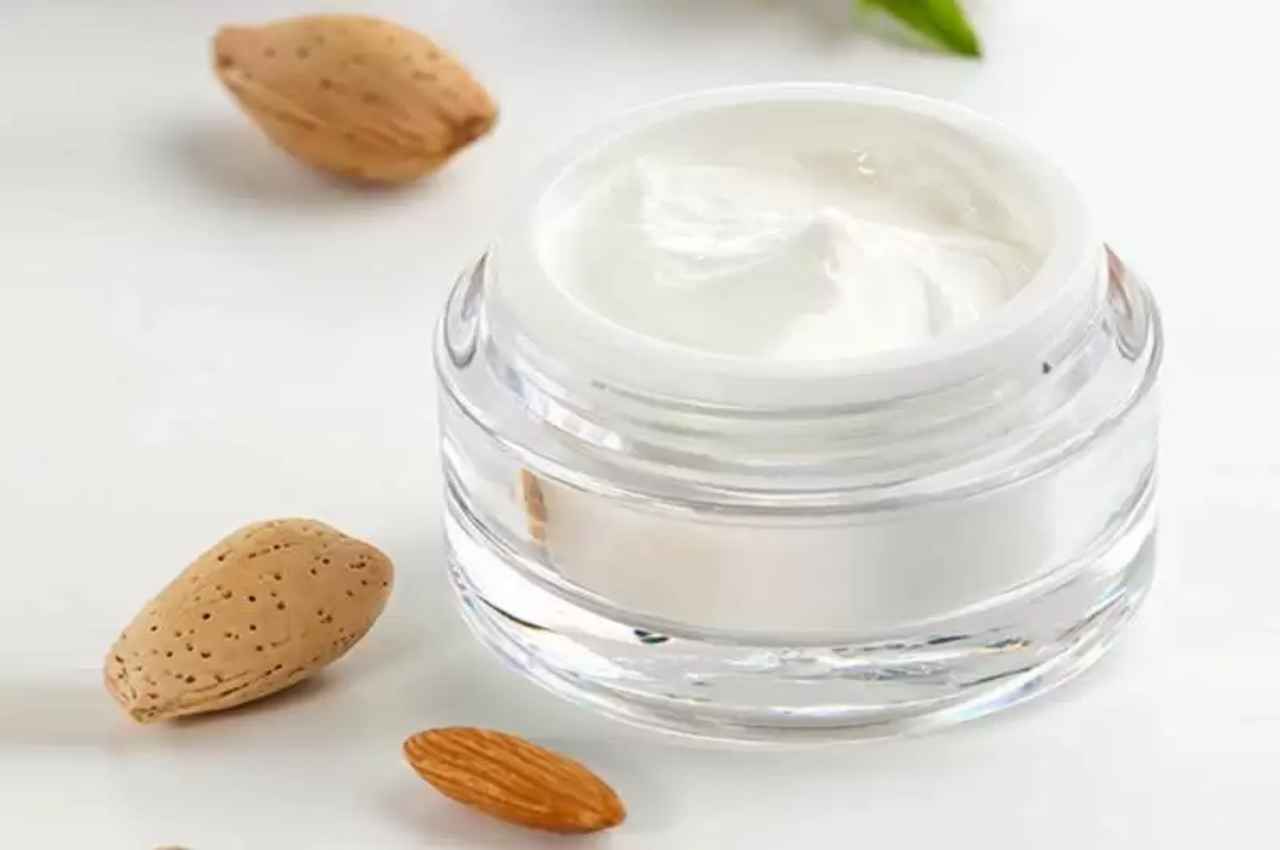 Tips For Instant Glow: इंस्टेंट ग्लो के लिए घर पर बनाएं बादाम क्रीम, ये रही बनाने की सिंपल विधि