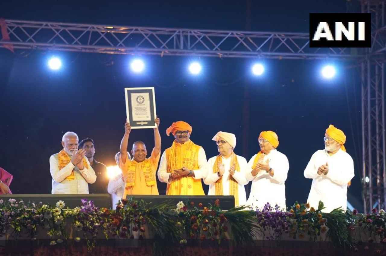 Ayodhya Deepotsav 2022: 15 लाख से ज्यादा दीपक जलाकर अयोध्या ने बनाया विश्व रिकॉर्ड, पीएम मोदी बने साक्षी