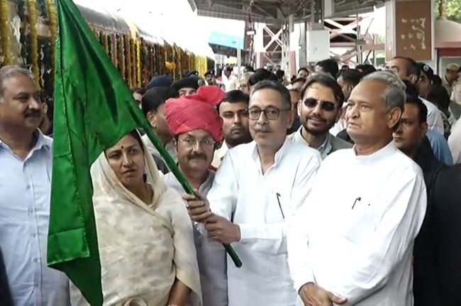 CM Ashok Gehlot flags off 'Palace on Wheels Train' CM Ashok Gehlot flags off 'Palace on Wheels Train'