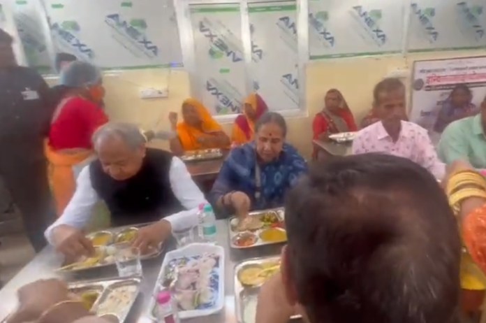 CM Gehlot visited Indira Rasoi in Jaipur