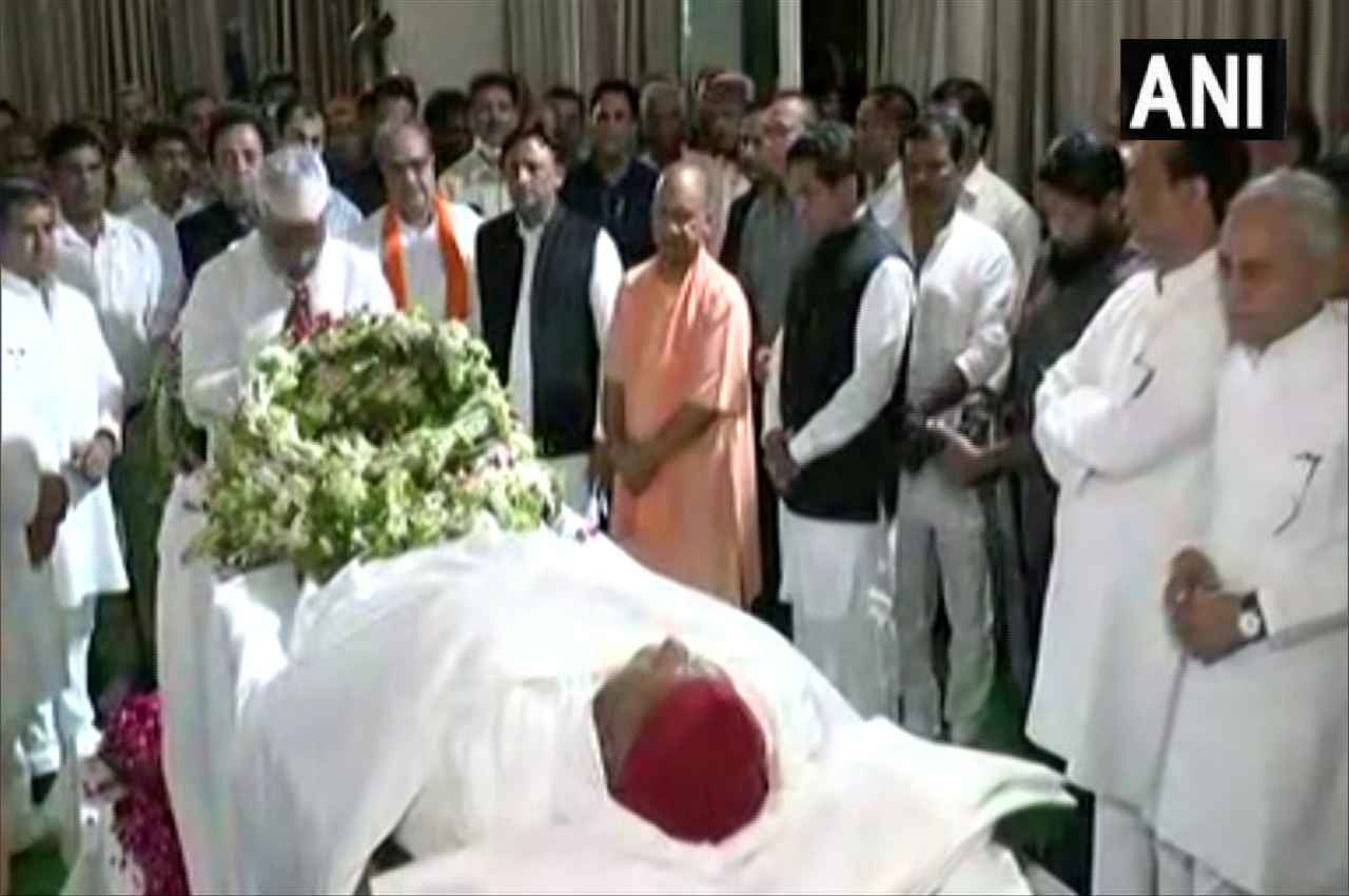 Mulayam Singh Yadav Passes Away Live Update: सीएम योगी आदित्यनाथ पहुंचे सैफई, नेताजी को दी श्रद्धांजलि
