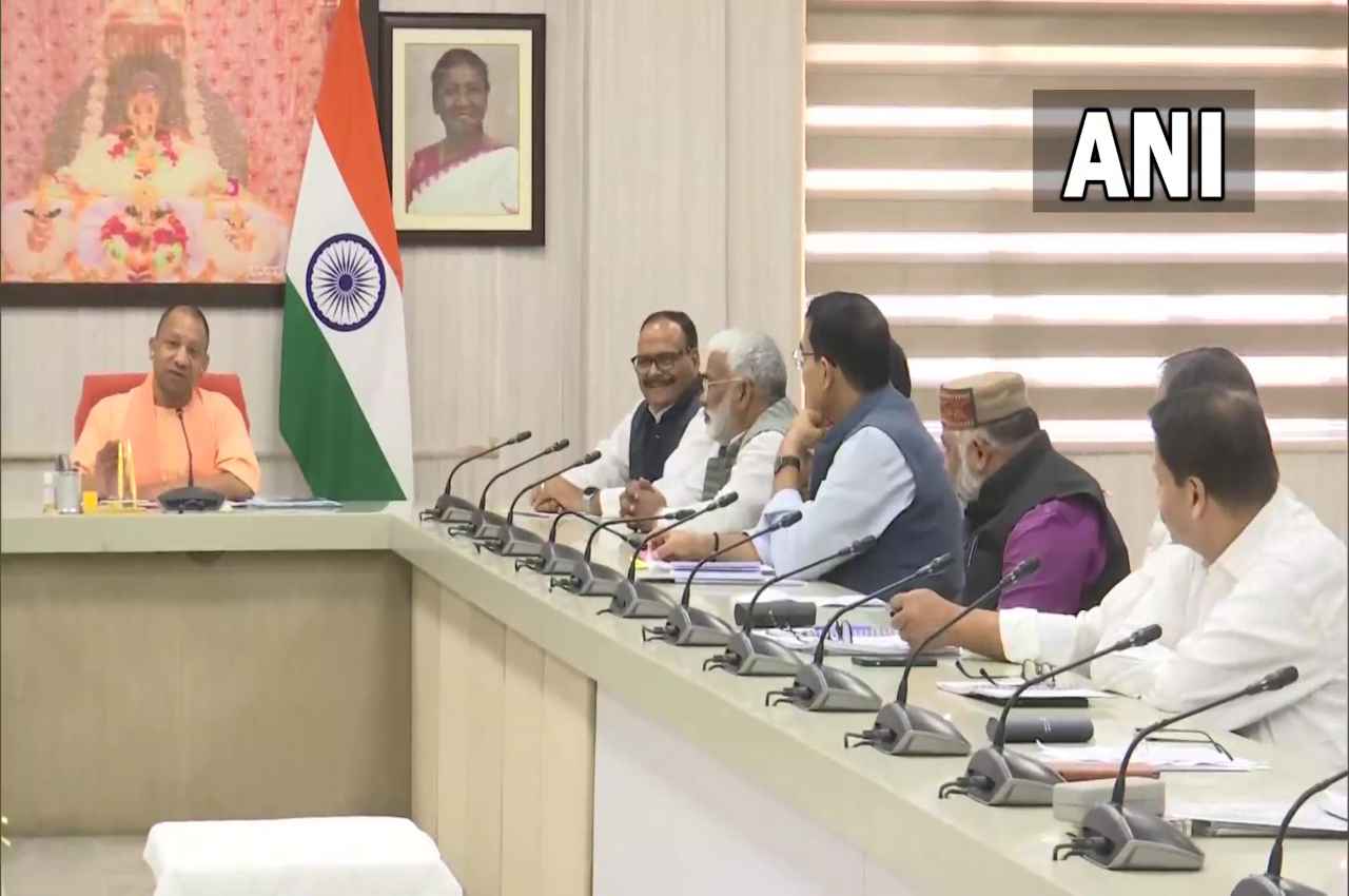 छठ पूजा 2022ः छठी मईया के गीतों से गूंजे काशी के घाट, CM योगी ने अपने आवास पर अधिकारियों के साथ की बैठक