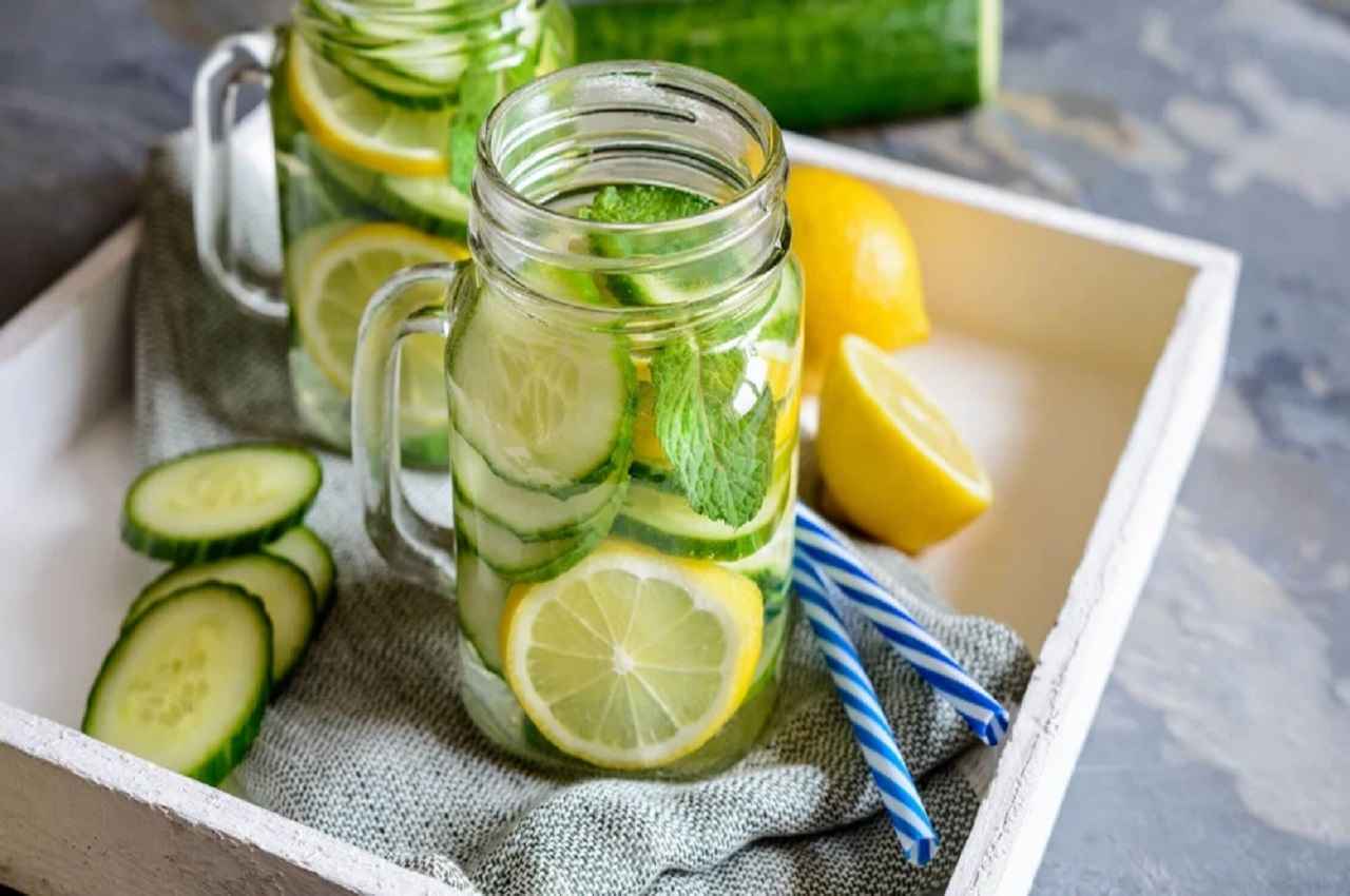 Body Detoxification: त्योहारों पर खीरा डिटॉक्स वॉटर करेगा आंतों की सफाई, ये रही बनाने की आसान विधि