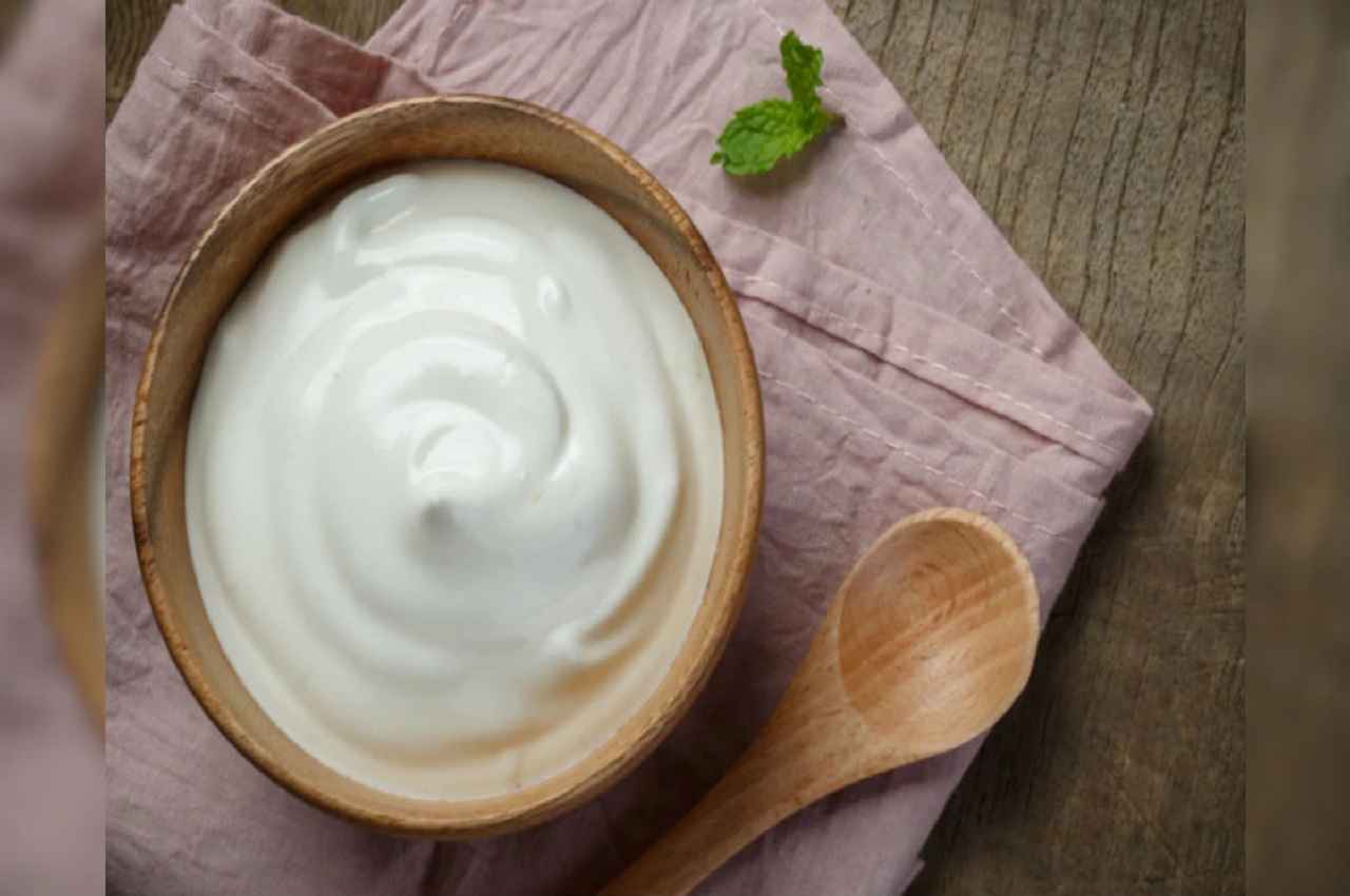 Curd In Evening Benefits: शाम को दही खाने के ये 5 गजब के फायदे जानकर हैरान रह जाएंगे