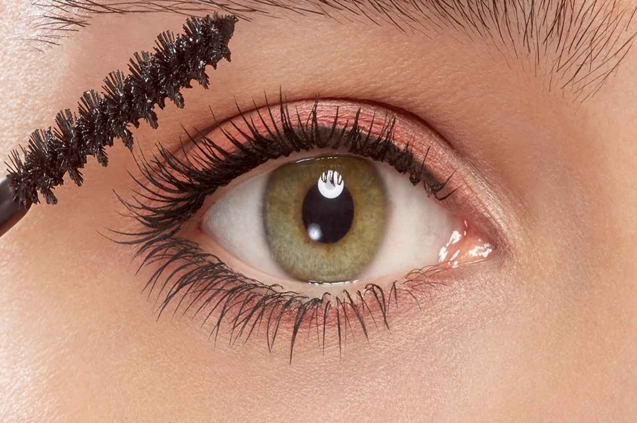 Eyelash Hair Growth: कोकोनट ऑयल की मदद से पाएं खूबसूरत और लंबी आईलैश, बस इस विधि से करें इस्तेमाल