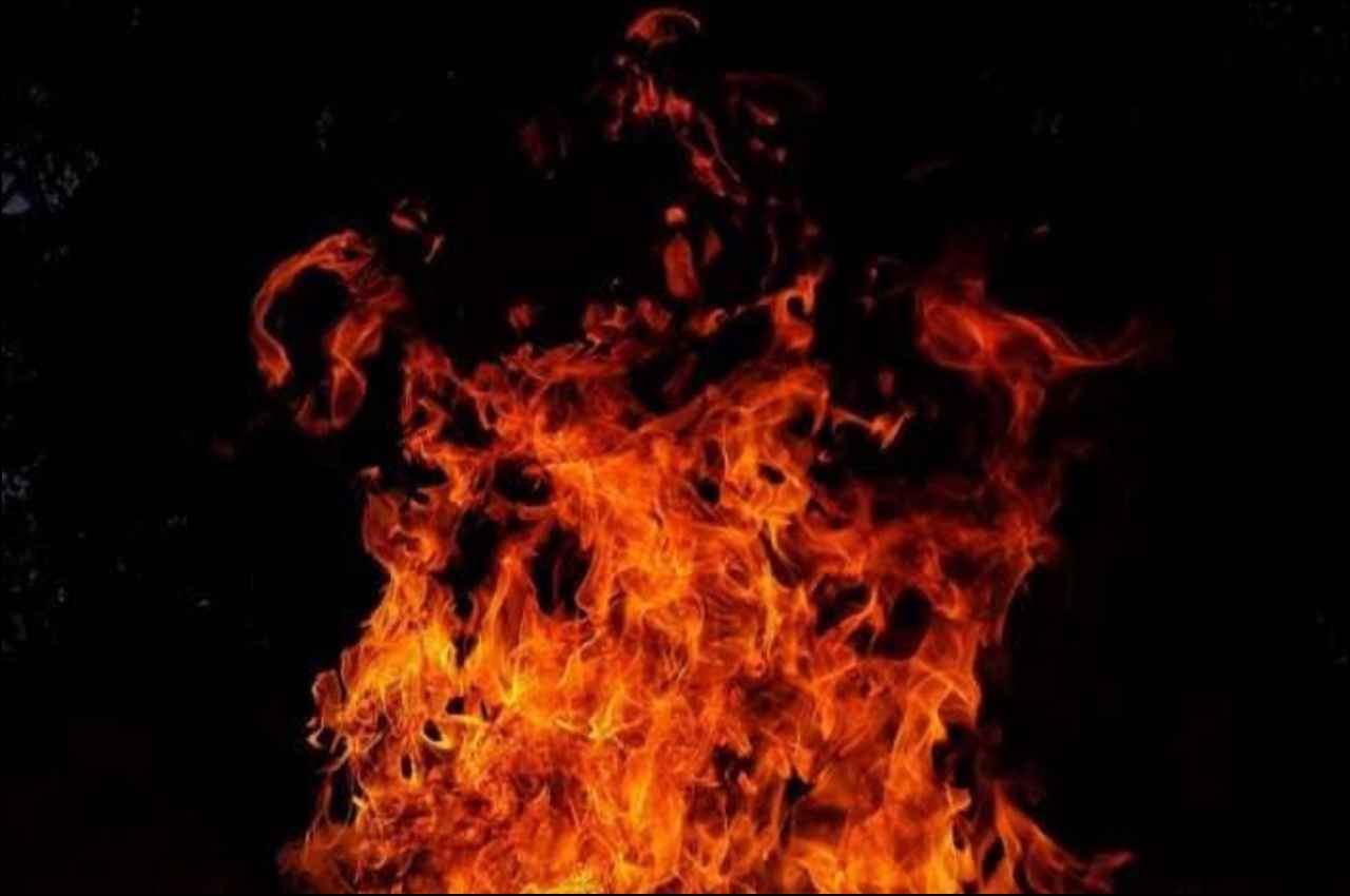 राजसमंद में मंदिर जमीन विवाद को लेकर पुजारी पर फेंका पेट्रोल बम, भाजपा ने बताया शर्मनाक और विभत्स