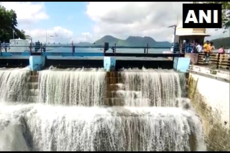 Gates of Fatah Sagar Lake were opened