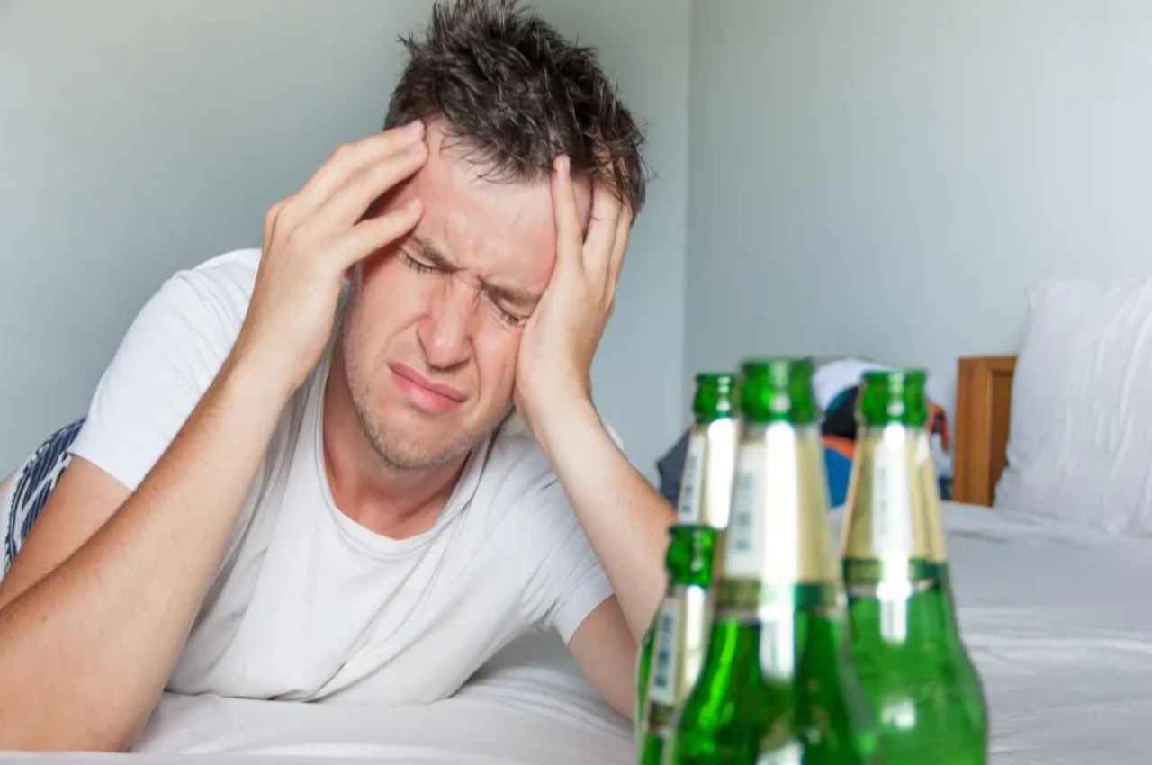 Causes of Headache after Drinking Alcohol: शराब पीने के बाद क्यों होता है सिरदर्द? जानें इसके पीछे के 5 मुख्य कारण