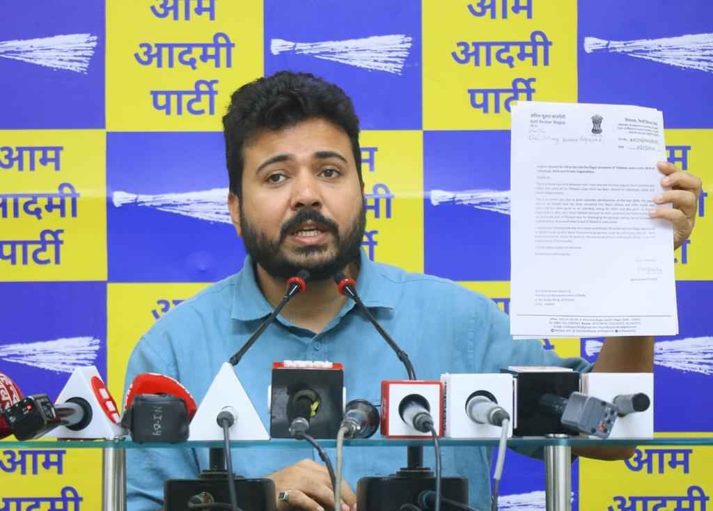 Delhi: BJP सांसद गौतम गंभीर पर MCD की जमीन पर कब्जे का आरोप, AAP ने की जांच की मांग
