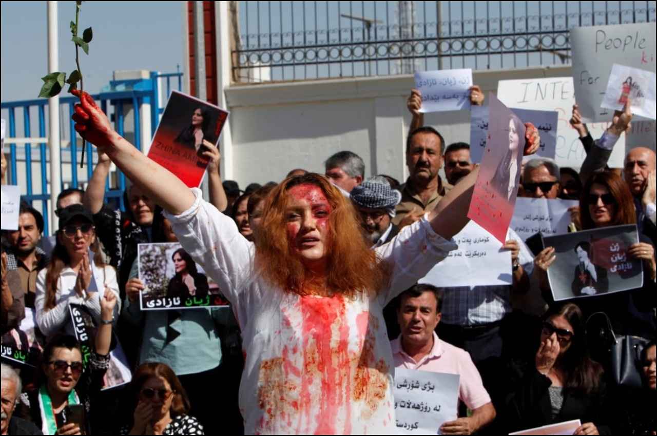 Iran Hijab Row: ईरान में नहीं थम रहा सरकार का विरोध, सुरक्षाबलों ने दो और प्रदर्शनकारियों को गोली मारी