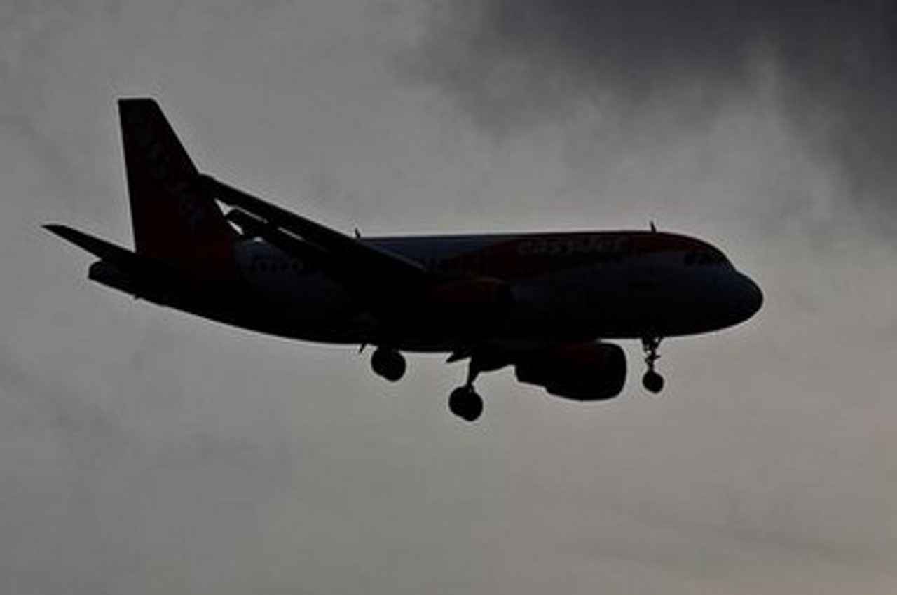 मॉस्को से दिल्ली आ रही फ्लाइट में बम की जानकारी के बाद मचा हड़कंप, जांच के बाद हुआ ये खुलासा