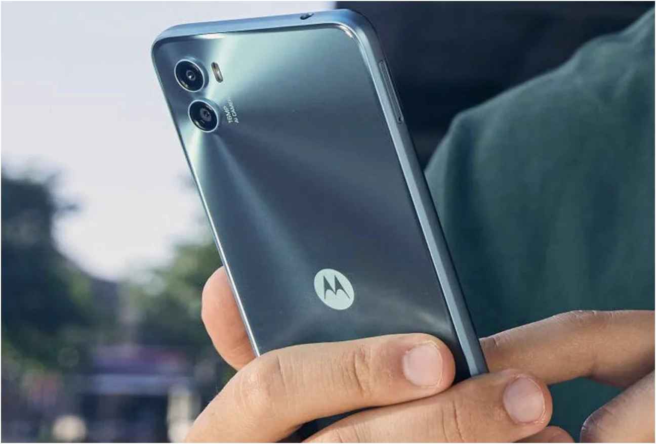 Motorola Moto E22s की हुई भारत में एंट्री, जानें कीमत से लेकर सबकुछ