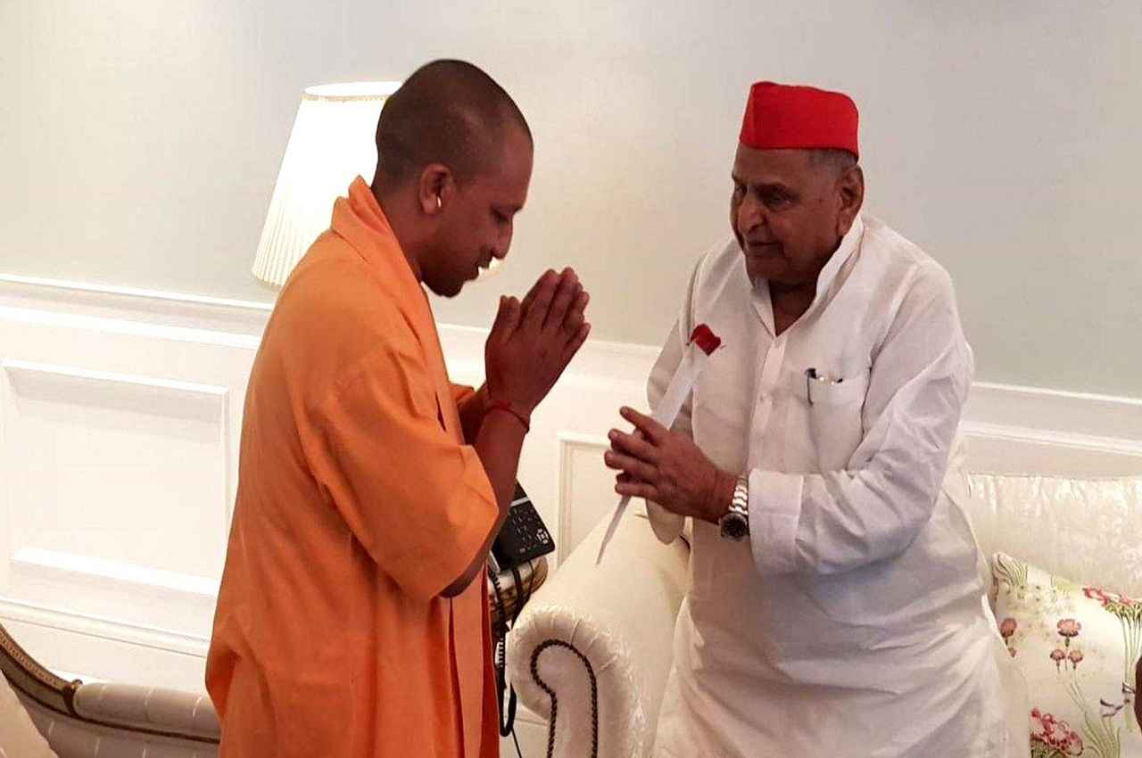 Mulayam Singh Yadav के निधन पर उत्तरप्रदेश में तीन दिन का राजकीय शोक घोषित, सीएम योगी ने अखिलेश यादव से की बात
