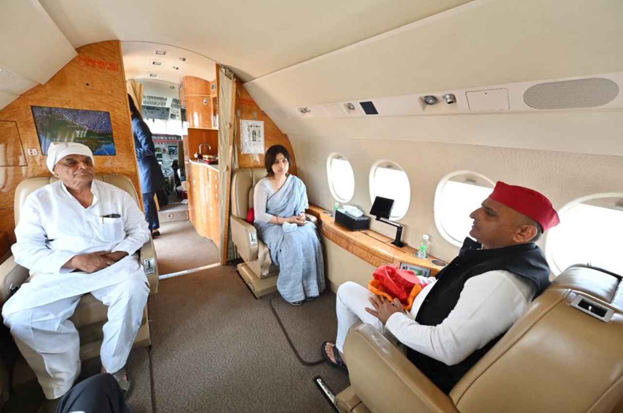 Mulayam Singh Yadav: नेताजी का अस्थिकलश लेकर हरिद्वार रवाना हुए अखिलेश, थोड़ी देर में होगा विसर्जन