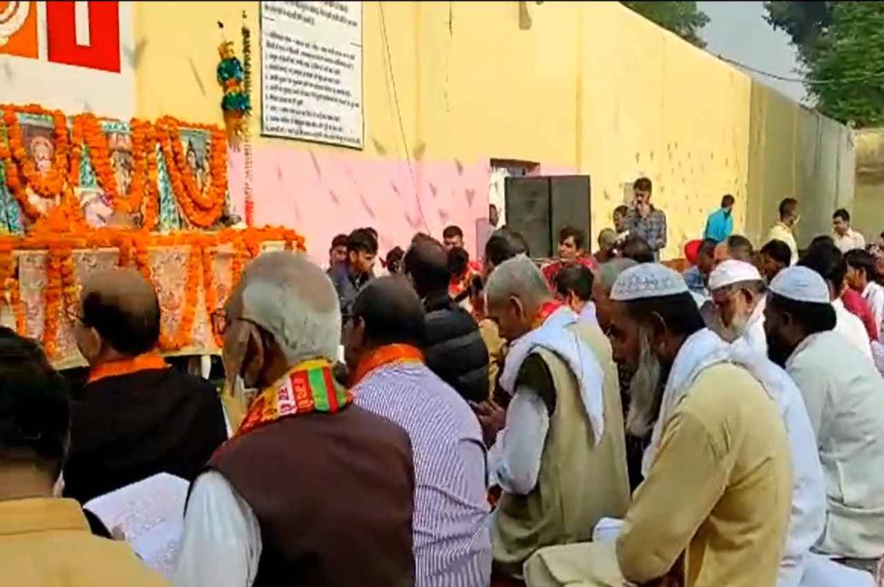 मुजफ्फरनगर जेल में दिखी गंगा-जमुनी तहजीब, हिंदुओं के साथ 218 मुस्लिम कैदी भक्ति में लीन, रखा 9 दिन उपवास, देखें Video