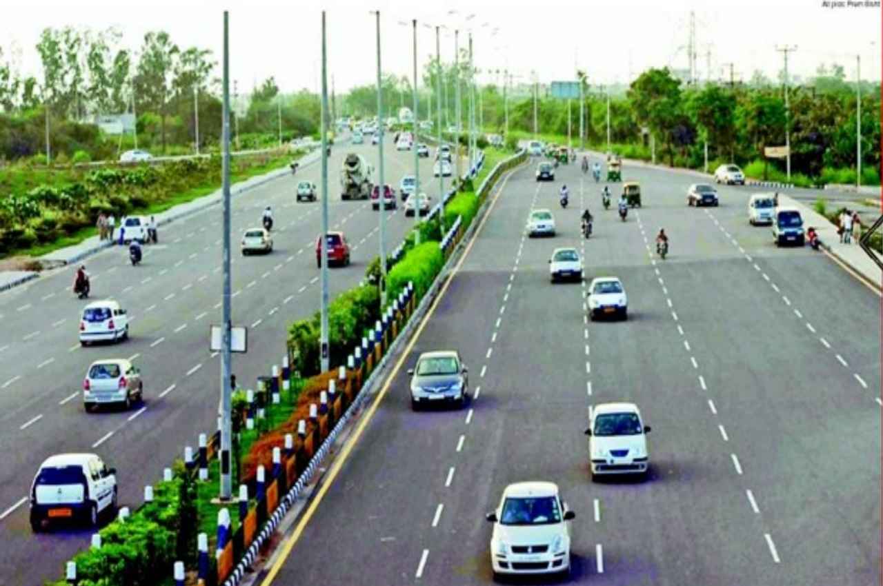 Noida-Greater Noida Expressway: छोटे से हिस्से की करनी थी मरम्मत, कंपनी को दिए 3 मौके, अब लगा इतने करोड़ का जुर्माना