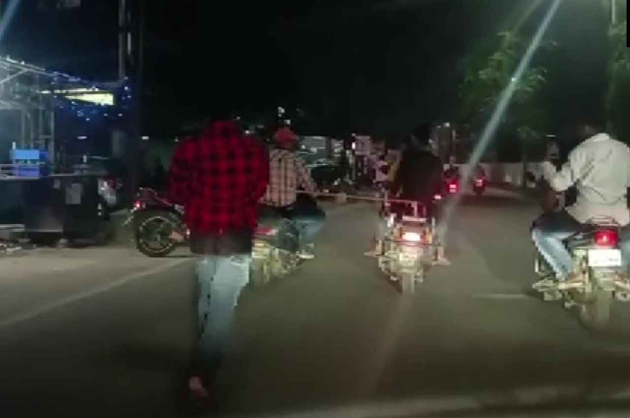 Odisha: कर्ज नहीं चुकाने पर युवक को स्कूटर के पीछे रस्सी से बांधा, दो KM तक दौड़ाते रहे