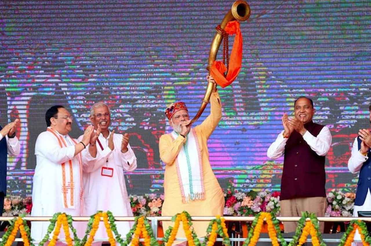 'ये भविष्य की हर जीत की शुरुआत का प्रतीक है...', हिमाचल में वाद्य यंत्र बजाते हुए बोले PM मोदी