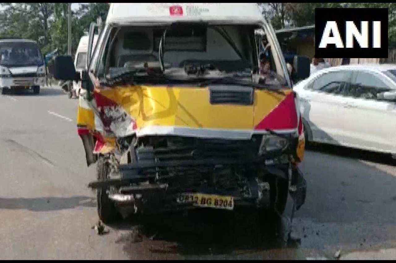 UP डिप्टी सीएम ब्रजेश पाठक के काफिले में टकराई गाड़ियां, कई घायल