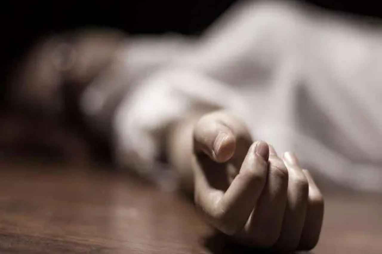 इंदौर में 3 स्कूली छात्राओं के सुसाइड मामले की जांच शुरू, पूछताछ के लिए स्कूल पहुंची टीम