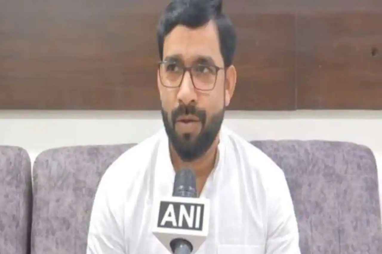 'हमारी 3 पत्नियां हैं और प्रत्येक का सम्मान करते हैं, लेकिन हिंदू...', AIMIM नेता ने की विवादास्पद टिप्पणी